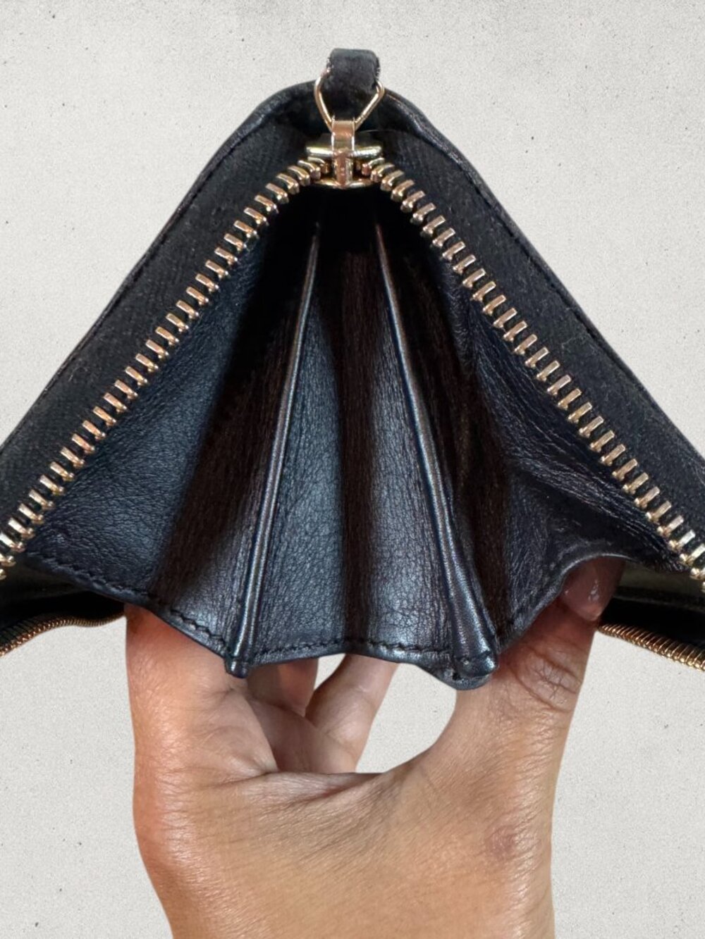 GUCCI Guccissima Leather Zip-Around Wallet. P0087 - Picture 9 of 15